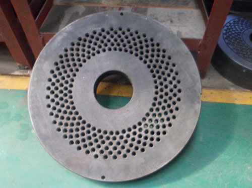 Rotating roller pellet mills with 8 mm hole diameter of flat die